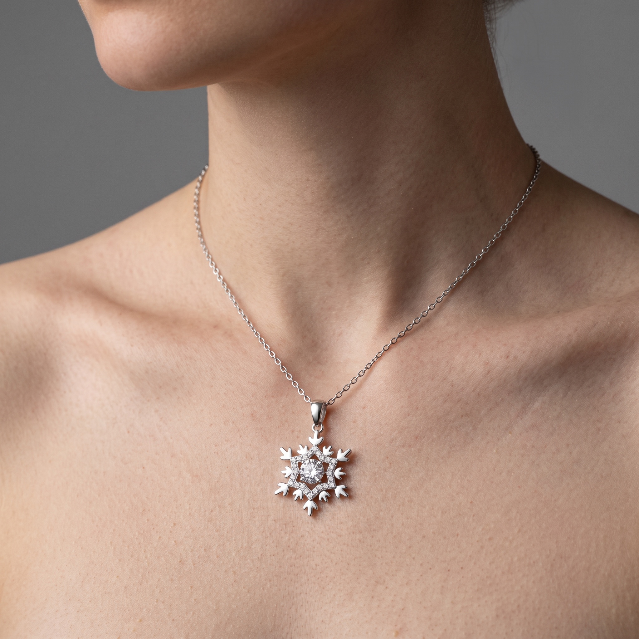 Neige Snowflake Necklace